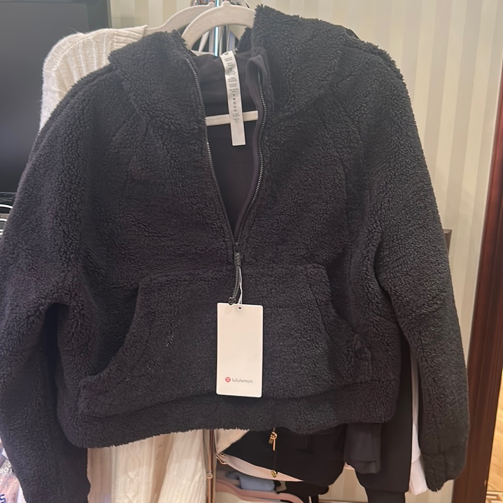 Lululemon black sherpa cropped half zip hoodie size M/L